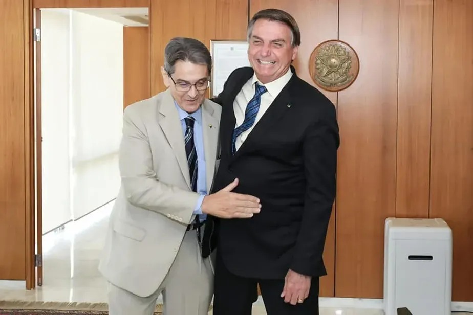 Bolsonaro anuncia prisão de Jefferson e diz o tratar como bandido