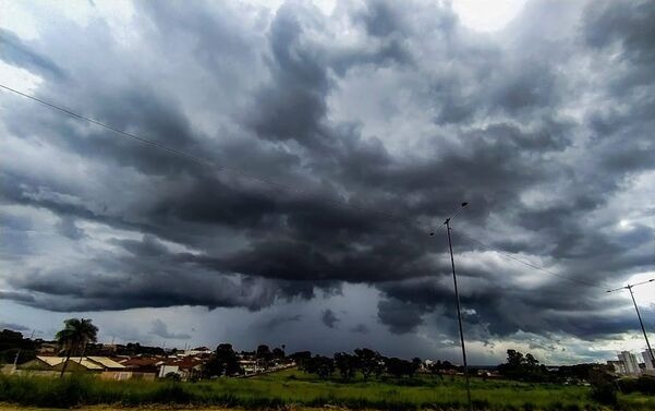 Frente fria deve trazer chuva e queda brusca de temperatura na semana em MS