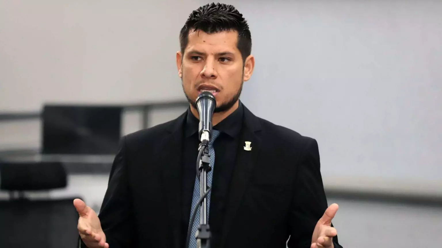 Justiça suspende decisão que concedeu direito de mandato a Tiago Vargas