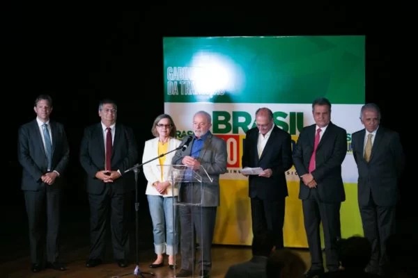 Lula anuncia Haddad, Múcio, Rui Costa, Dino e Mauro Vieira como ministros
