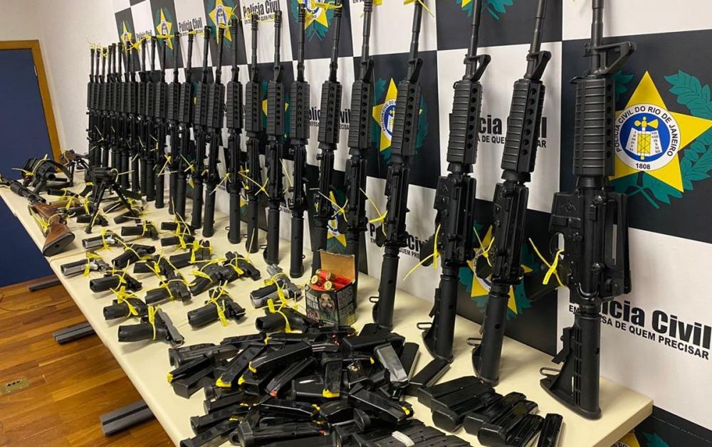 TCU aponta que Bolsonaro beneficiou o crime ao facilitar acesso às armas 
