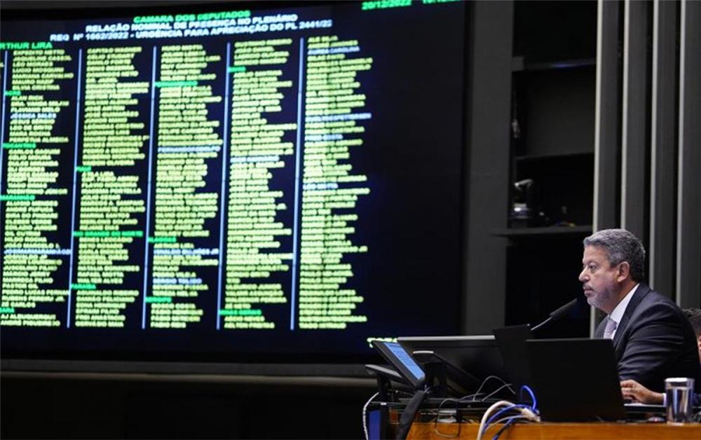 Câmara aprova PEC da Transição em 1º turno e deve concluir votação nesta quarta