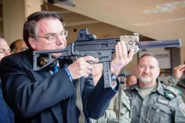 Transição de Lula propõe “revogaço” de decretos sobre armas e munições
