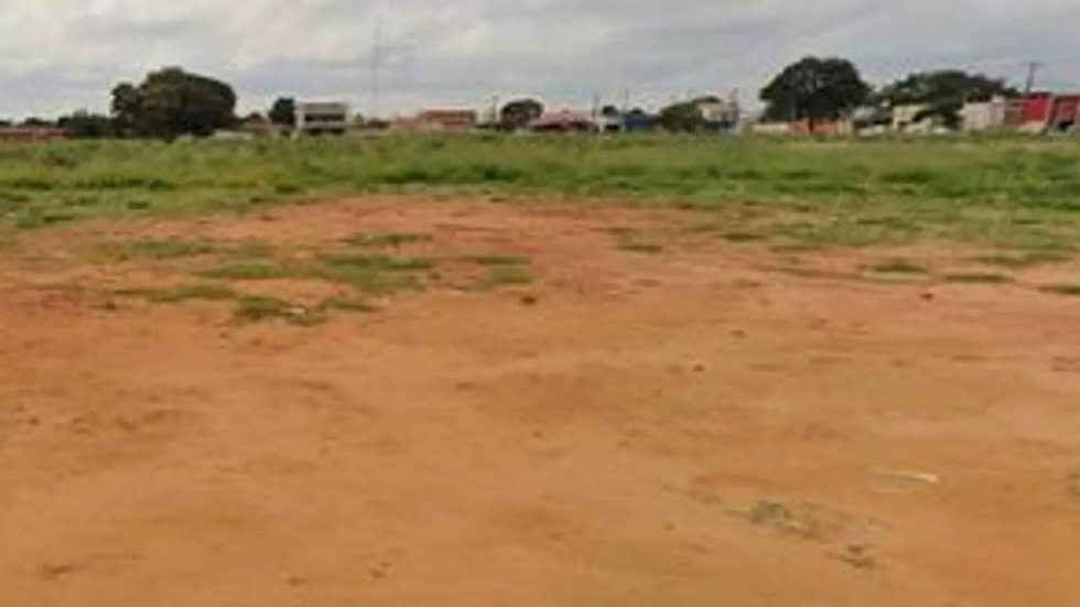 Crianças brigam em campo de futebol e menina de 6 anos esfaqueia menino de 9 na Capital