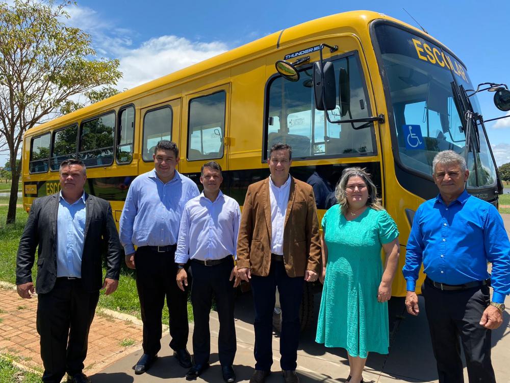 Prefeitura de Nova Alvorada do Sul recebe mais dois ônibus escolar para rede municipal de ensino