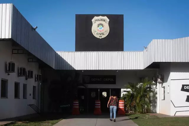 Policial civil denunciado por desviar taxas de alvarás é demitido 