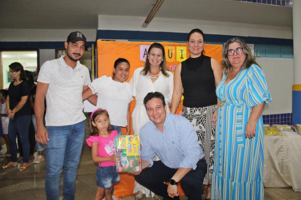 Prefeito Paleari realiza entrega de 4 mil kits escolar para alunos de Nova Alvorada do Sul