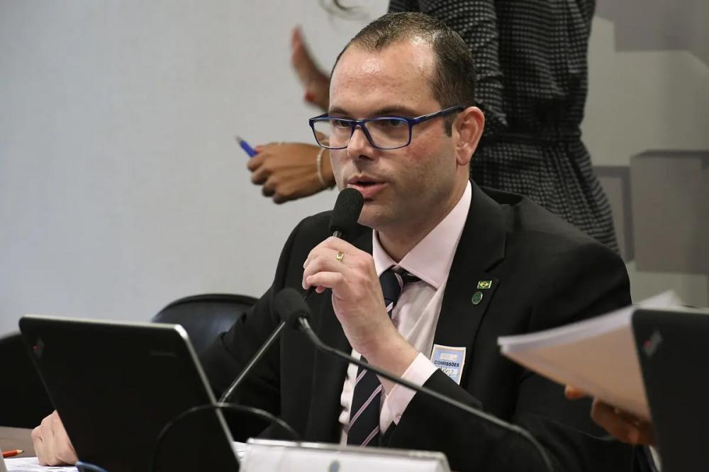 Senador bolsonarista tem caminhão de empresa da família apreendido com droga em MS