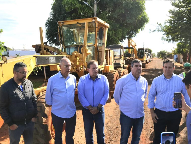 Paleari e Riedel vistoriam pavimentação em Nova alvorada do Sul