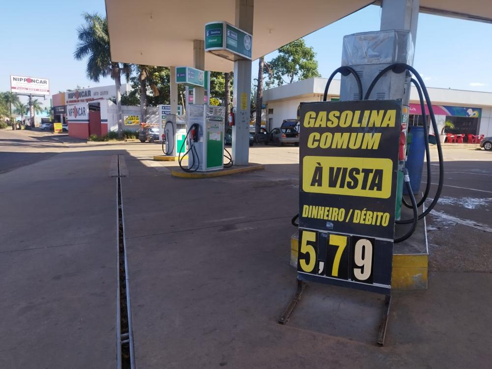 Sob pressão, postos recuam e preço da gasolina cai R$ 0,20; mas preço chega a R$ 5,79 à vista