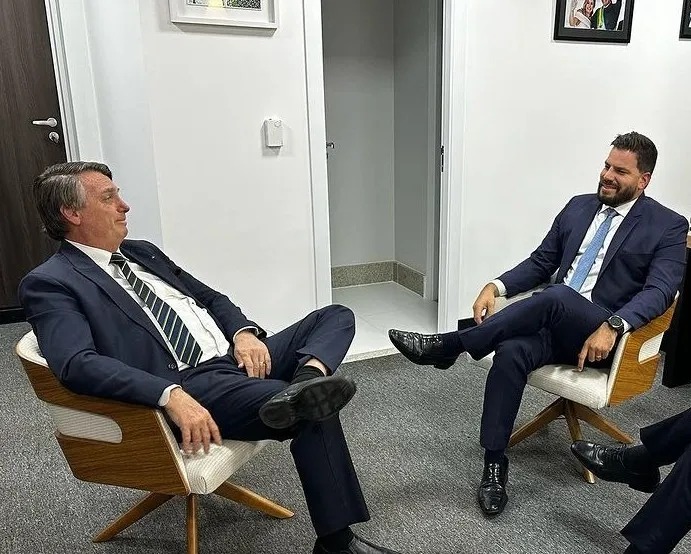 Bolsonaro frustra plano e aconselha Contar a ser candidato a vereador na Capital