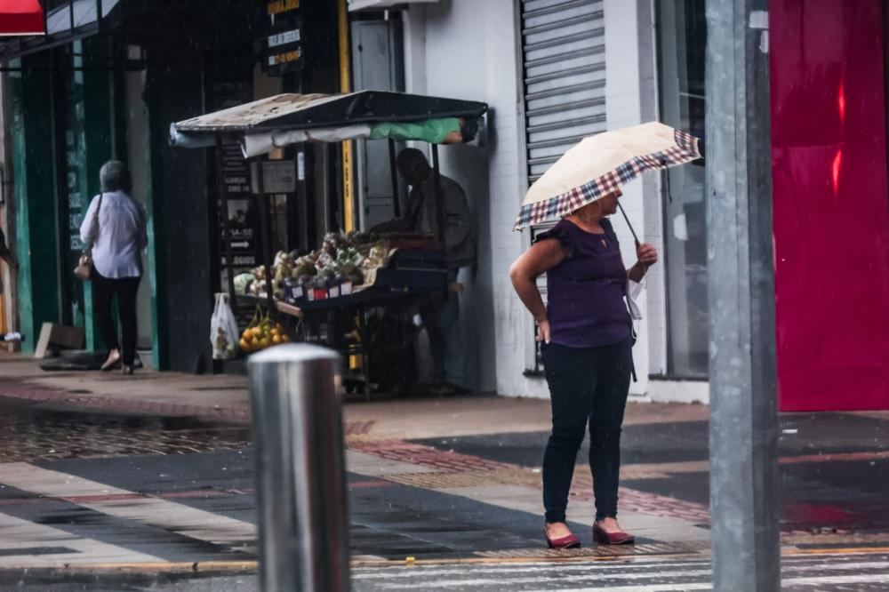 Frente fria chega com chuva e derruba temperaturas para 12ºC em Mato Grosso do Sul