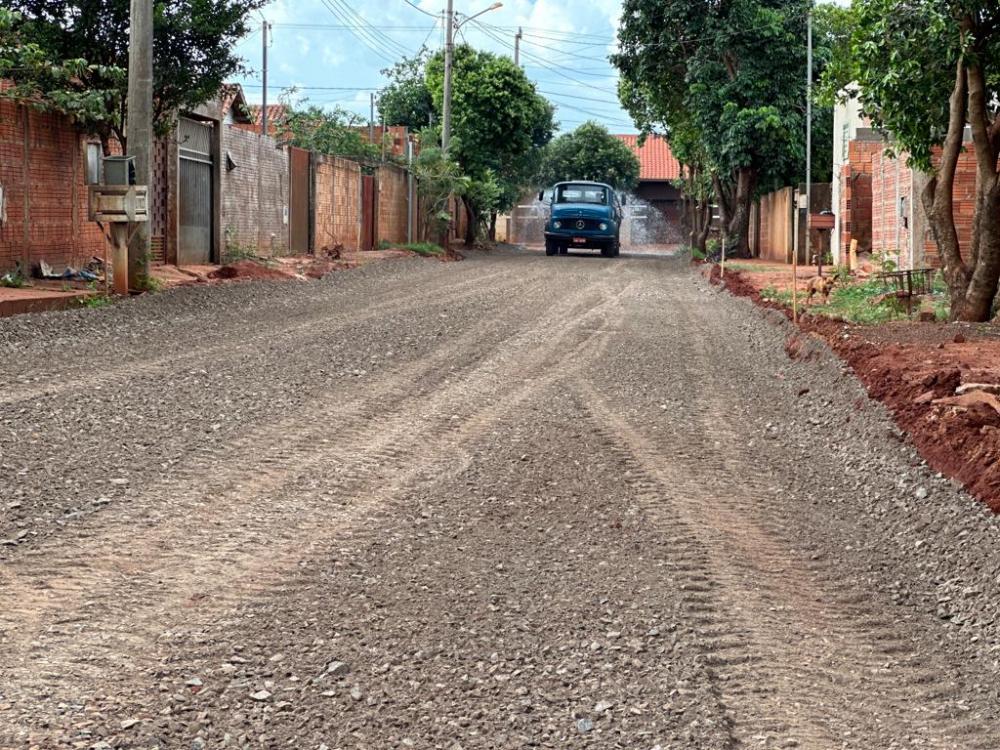 Obras de pavimentação asfáltica estão em ritmo avançado no Bairro Vacilio Dias em Nova Alvorada do Sul