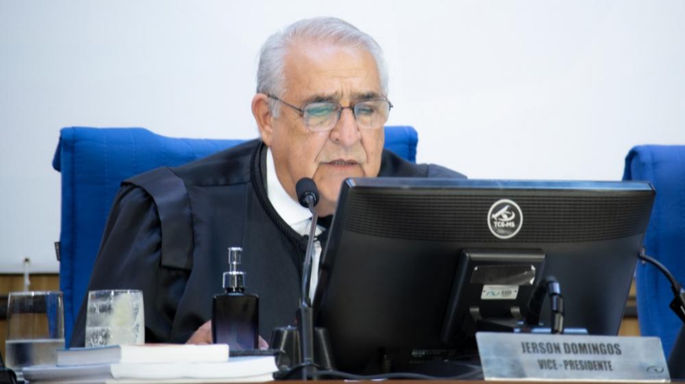 Presidente do TCE é condenado à prisão por posse ilegal de armas, mas tem pena reduzida