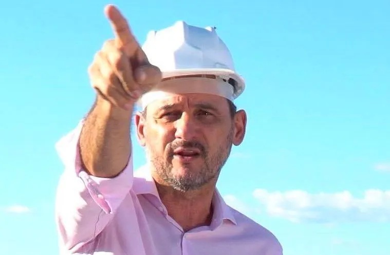 Ex-prefeito é denunciado por favorecer própria empresa e pode pagar R$ 30 milhões