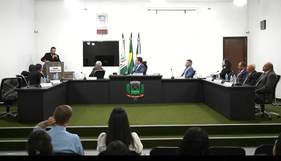 Juíza derruba reajuste de 36,3% no salário de vereadores no interior