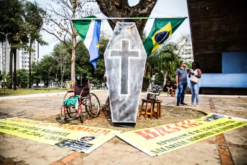 Enfermagem de Campo Grande fecha a Afonso Pena em protesto por piso salarial
