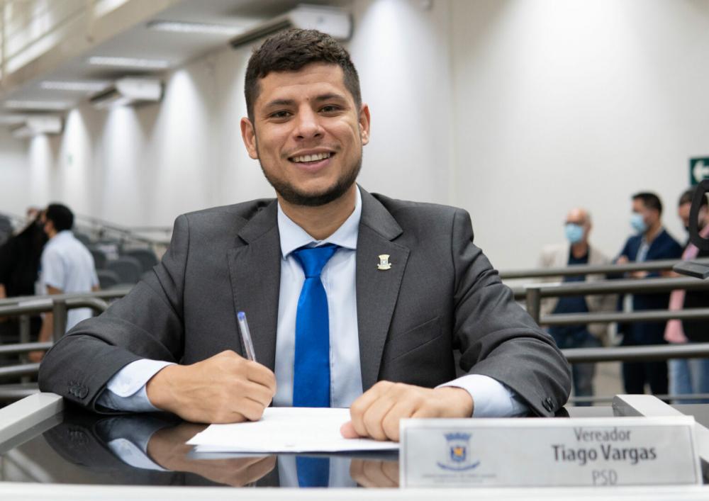 TJ suspende decreto de Reinaldo e vereador crítico de corruptos assume mandato de deputado